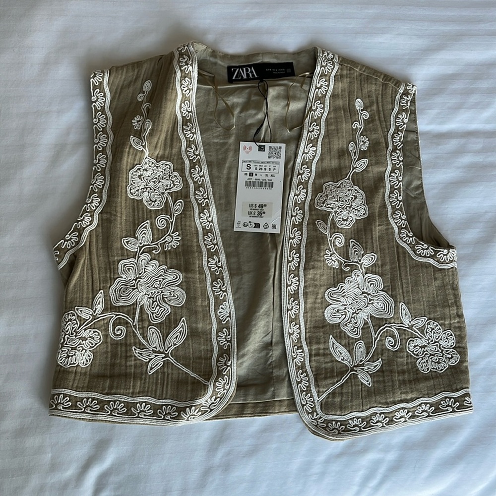 Zara embroidery sleevesless jacket in cotton